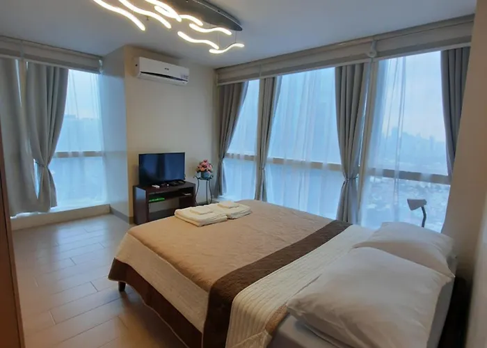Bonifacio Global One Uptown Residence-2 Bedroom *